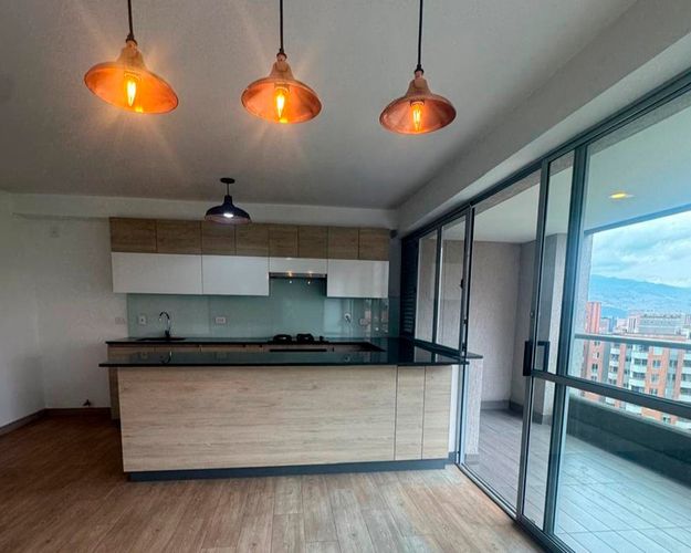 Apartamento de 2 alcobas en venta en Castropol, Medellín, 97 m² · foto 4 de 10