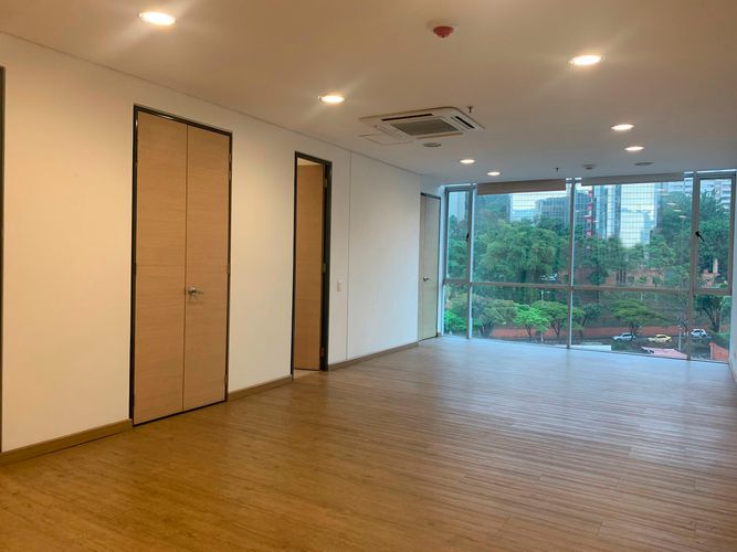 Oficina en venta en El Poblado, Medellín, 50 m² · foto 2 de 7