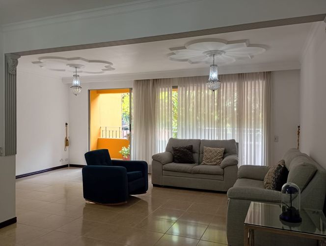 Apartamento de 3 alcobas en arriendo en Laureles, Medellín, 122 m² · foto 2 de 19