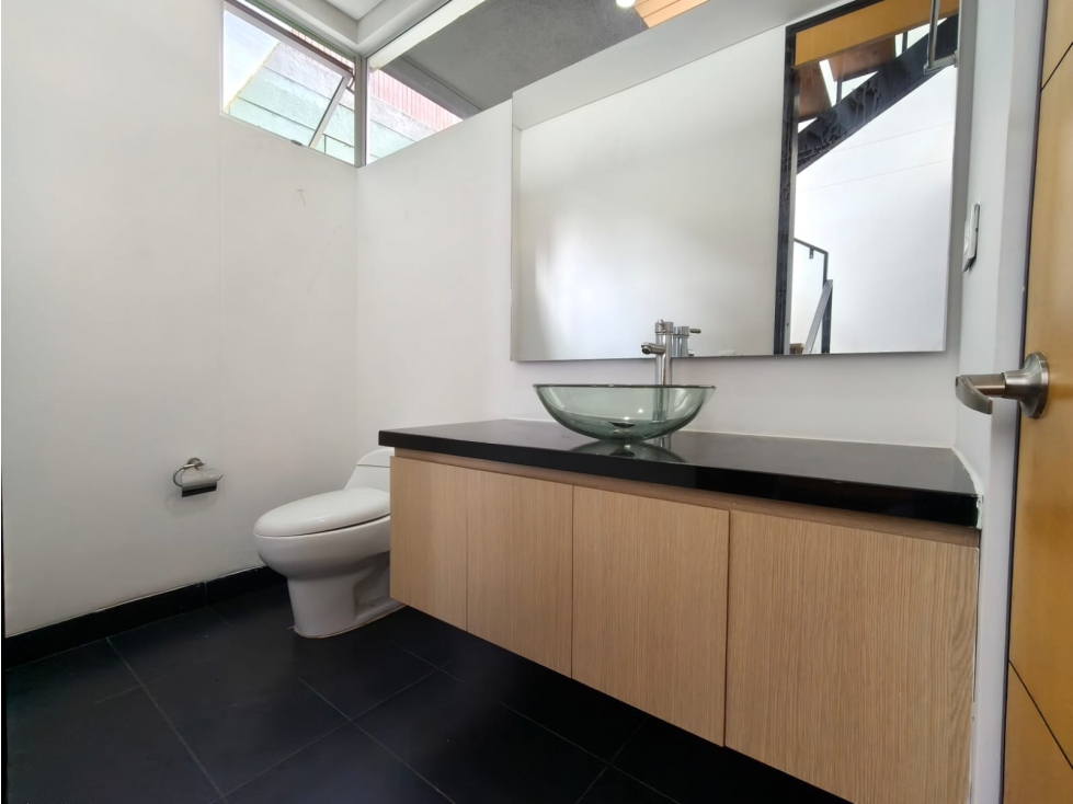 Casa en venta en Loma Del Esmeraldal, Envigado · foto 3 de 24