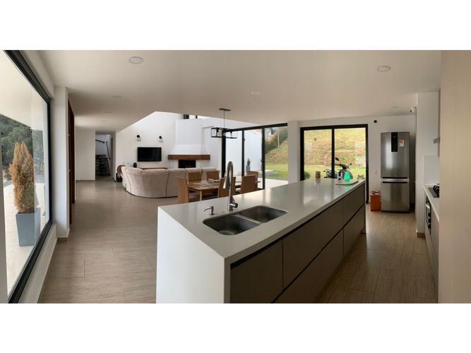 Casa de 4 alcobas en venta en Loma Del Escobero, El Retiro, 215 m² · foto 2 de 16
