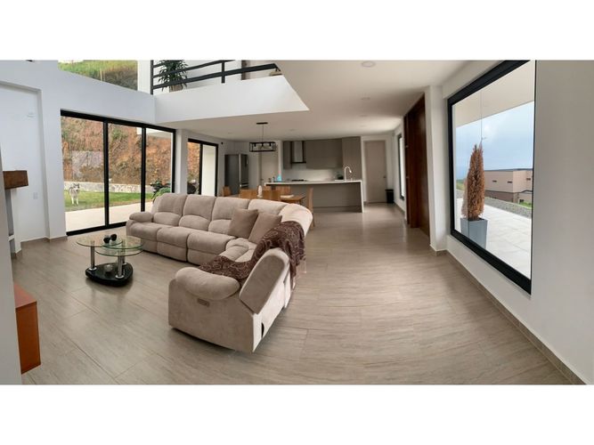 Casa de 4 alcobas en venta en Loma Del Escobero, El Retiro, 215 m² · foto 3 de 16