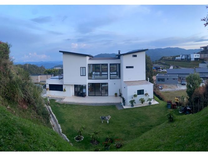 Casa de 4 alcobas en venta en Loma Del Escobero, El Retiro, 215 m² · foto 13 de 16