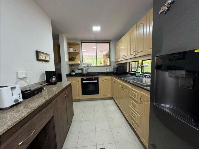 Casa de 4 alcobas en venta en Loma Del Chocho, Envigado, 243 m² · foto 3 de 12