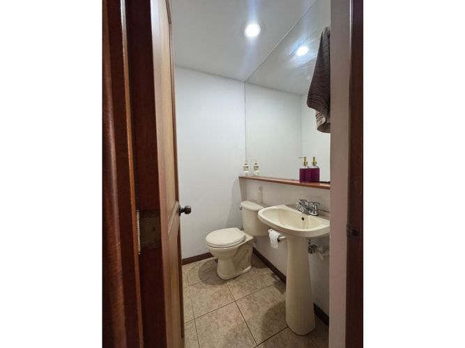 Casa de 4 alcobas en venta en Loma Del Chocho, Envigado, 243 m² · foto 7 de 12