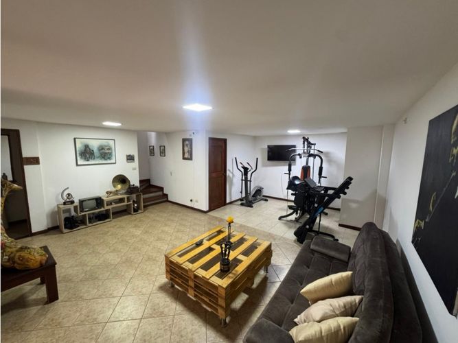 Casa de 4 alcobas en venta en Loma Del Chocho, Envigado, 243 m² · foto 11 de 12