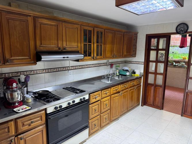Casa de 4 alcobas en venta en Lagos Del Cacique, Bucaramanga, 400 m² · foto 4 de 9