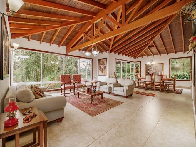 Casa de 4 alcobas en venta en Carrizales, Envigado, 407 m² · foto 3 de 21