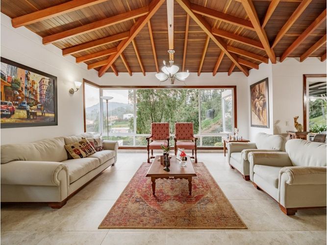 Casa de 4 alcobas en venta en Carrizales, Envigado, 407 m² · foto 4 de 21