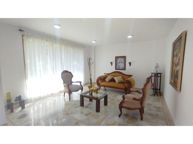 Casa de 3 alcobas en venta en Carrizales, Envigado, 460 m² · foto 2 de 24