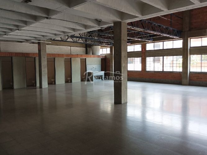 Oficina en arriendo en Urbanizacion Villas Del Parque, Medellín, 870 m² · foto 9 de 20