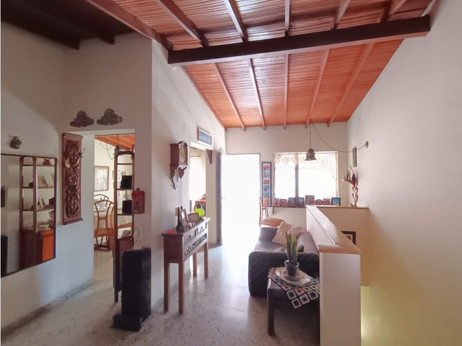 Casa de 6 alcobas en venta en Los Colores, Medellín, 314 m² · foto 2 de 11