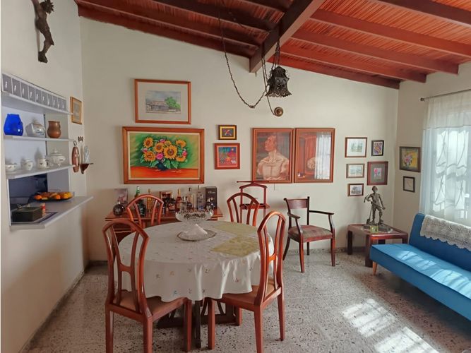 Casa de 6 alcobas en venta en Los Colores, Medellín, 314 m² · foto 3 de 11