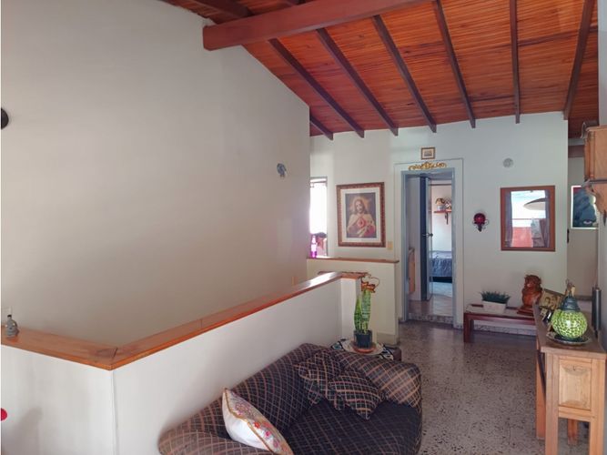 Casa de 6 alcobas en venta en Los Colores, Medellín, 314 m² · foto 4 de 11