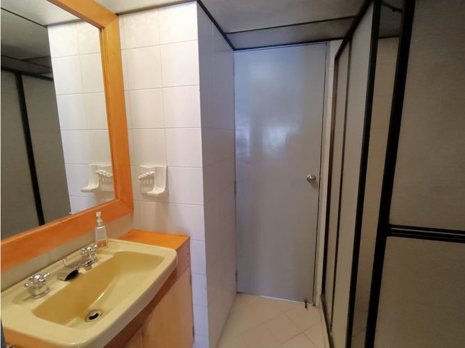 Casa de 6 alcobas en venta en Los Colores, Medellín, 314 m² · foto 11 de 11
