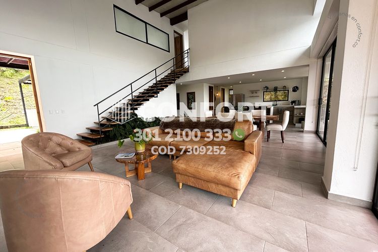 Casa de 4 alcobas en venta en La Catedral, Envigado, 477 m² · foto 2 de 24