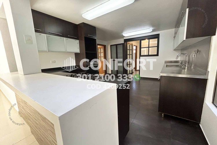 Casa de 3 alcobas en venta en Loma Benedictinos, Envigado, 452 m² · foto 9 de 24