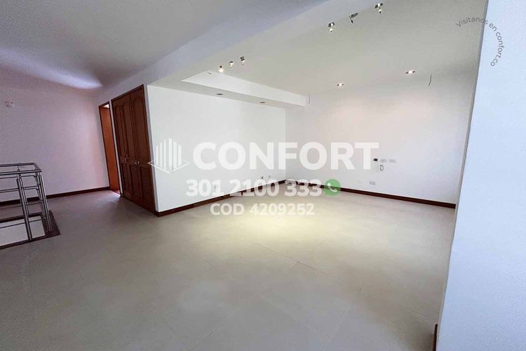 Casa de 3 alcobas en venta en Loma Benedictinos, Envigado, 452 m² · foto 15 de 24