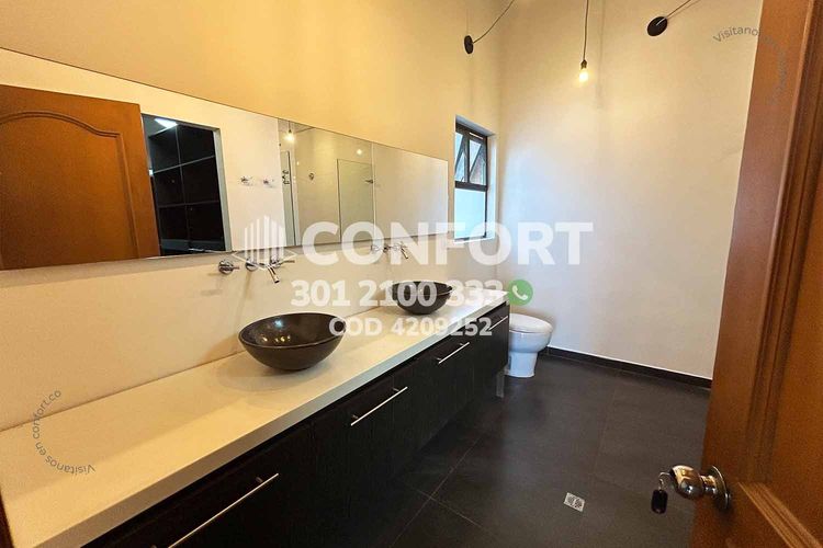 Casa de 3 alcobas en venta en Loma Benedictinos, Envigado, 452 m² · foto 20 de 24