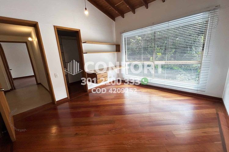 Casa de 3 alcobas en venta en Loma Benedictinos, Envigado, 452 m² · foto 21 de 24