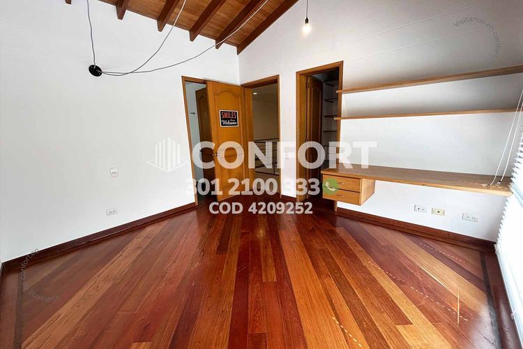 Casa de 3 alcobas en venta en Loma Benedictinos, Envigado, 452 m² · foto 22 de 24