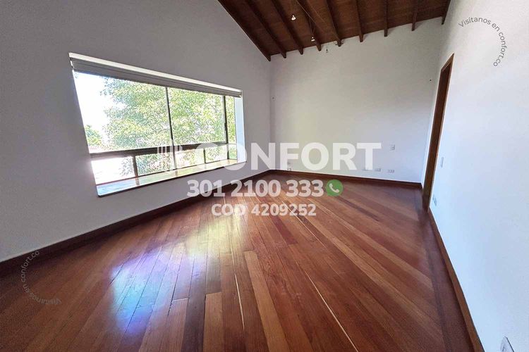 Casa de 3 alcobas en venta en Loma Benedictinos, Envigado, 452 m² · foto 18 de 24