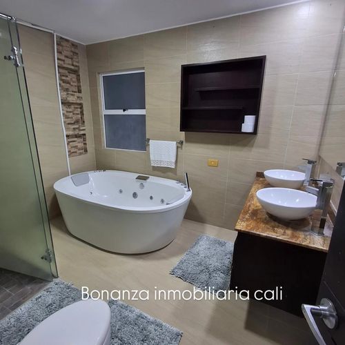 Casa de 5 alcobas en venta en Cali, 680 m² · foto 9 de 24