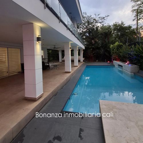 Casa de 5 alcobas en venta en Cali, 680 m² · foto 2 de 24