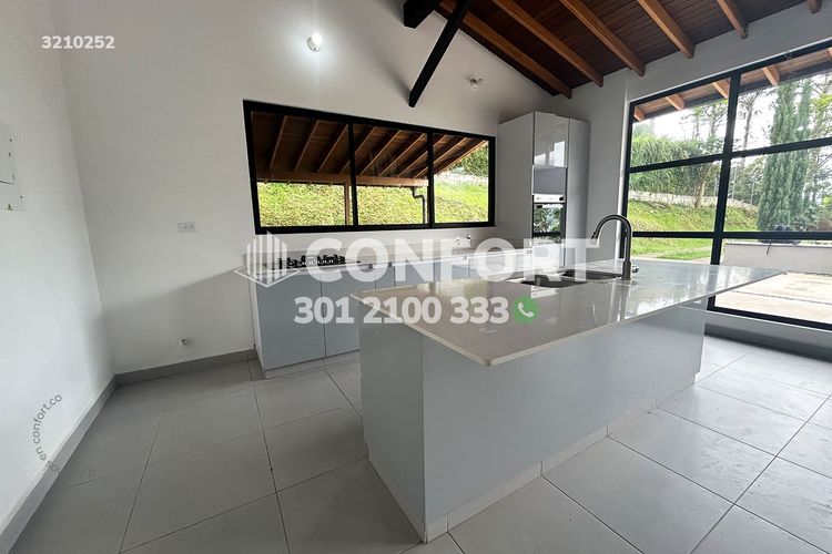 Casa de 4 alcobas en venta en La Mina, Envigado, 330 m² · foto 6 de 24