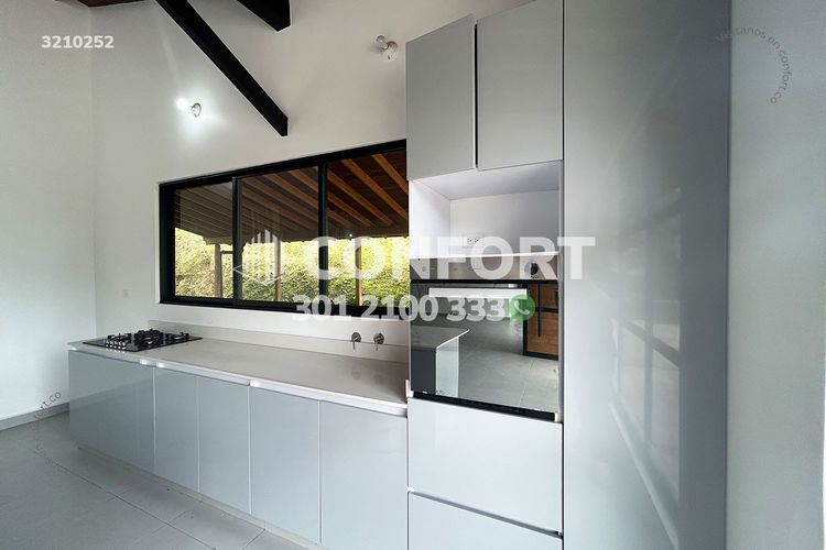 Casa de 4 alcobas en venta en La Mina, Envigado, 330 m² · foto 9 de 24