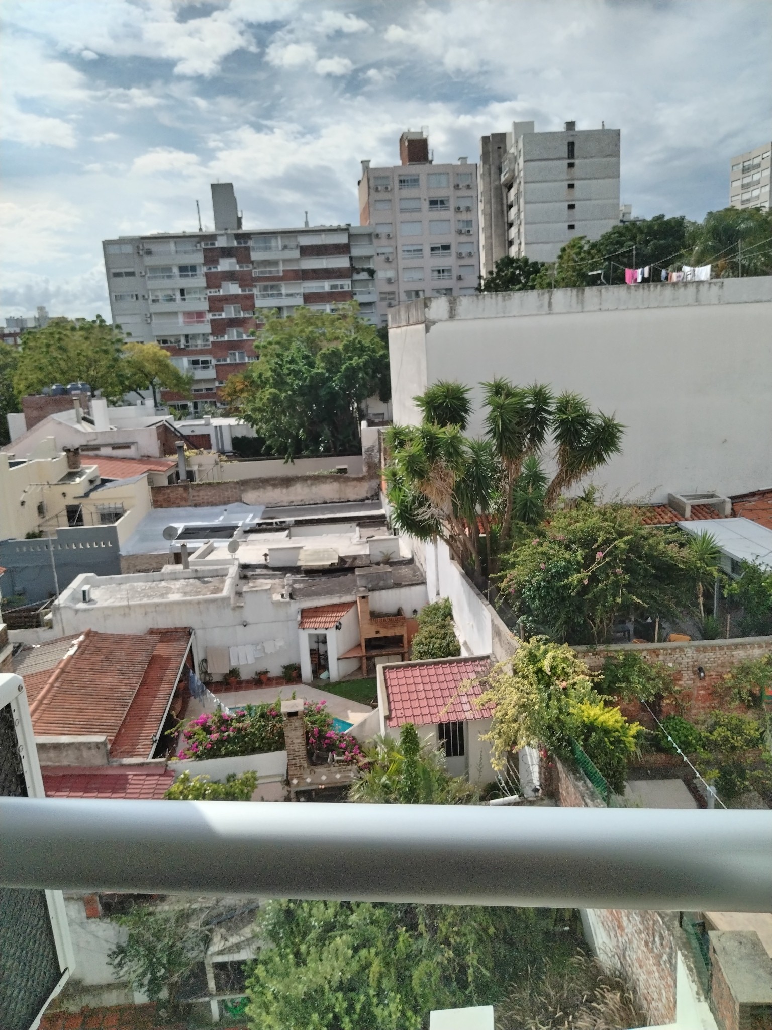 Zona Pocitos.Avenida 26 de Marzo y Buxareo.Próximo Rambla.1 dorm.Amplio 44 m²,soleado y vista despejada. - Vista 4
