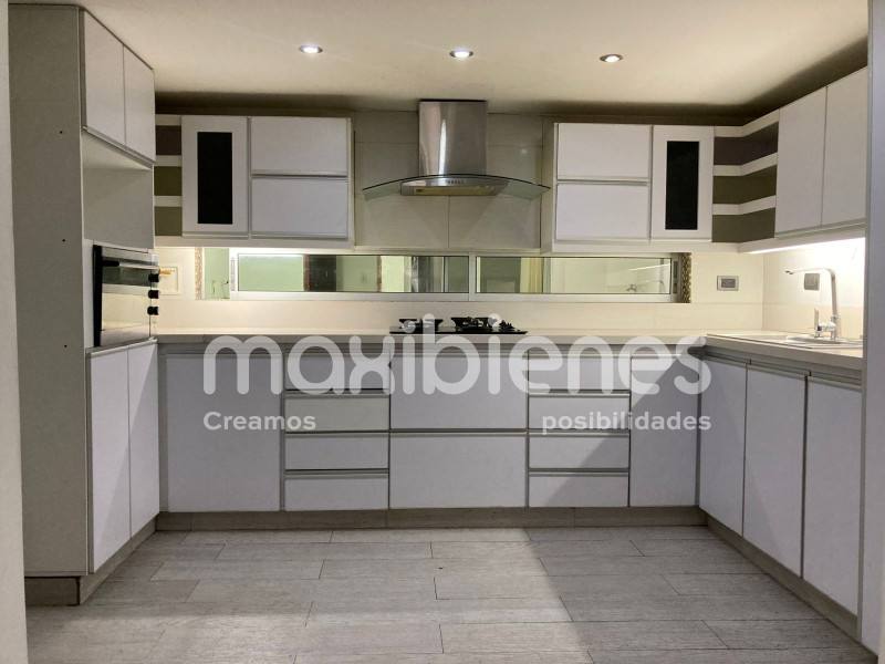 Casa en Venta en La Almeria, Medellín