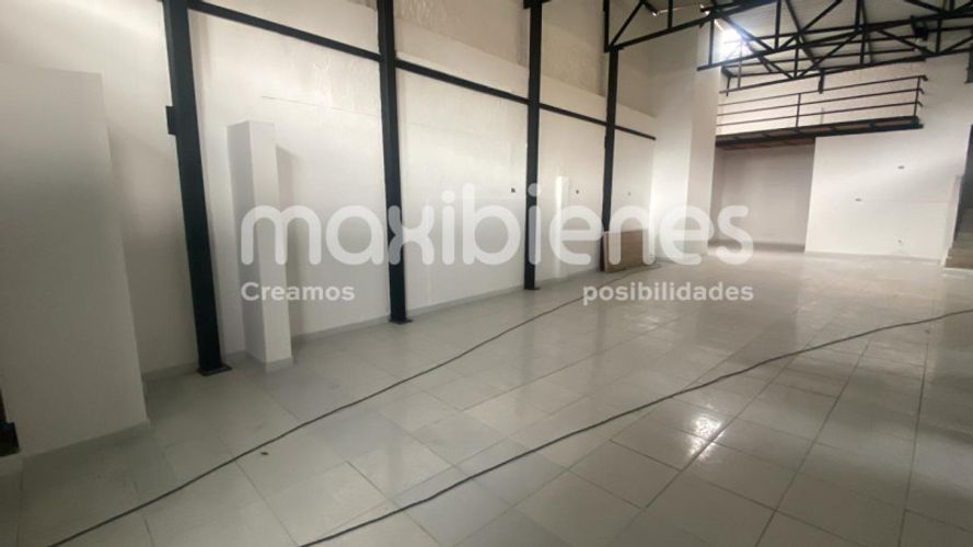 Local en arriendo en Bombona No.1, Medellín, 350 m² · foto 3 de 24