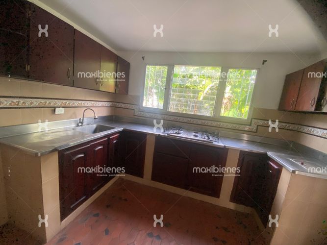 Casa de 4 alcobas en arriendo en La Navarra, Apartado, 250 m² · foto 2 de 22