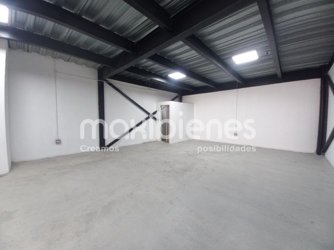 Local en arriendo en Asomadera No.3, Medellín, 160 m² · foto 2 de 8