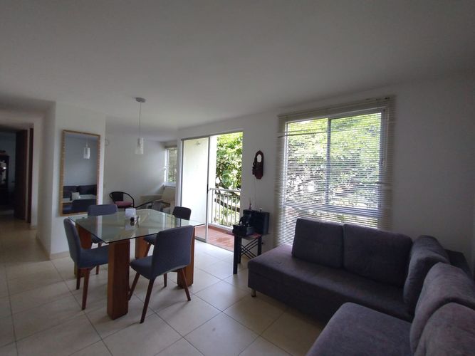 Apartamento de 2 alcobas en venta en Cr. Los Naranjos, Jamundí, 63 m² · foto 2 de 14