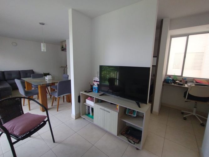 Apartamento de 2 alcobas en venta en Cr. Los Naranjos, Jamundí, 63 m² · foto 6 de 14