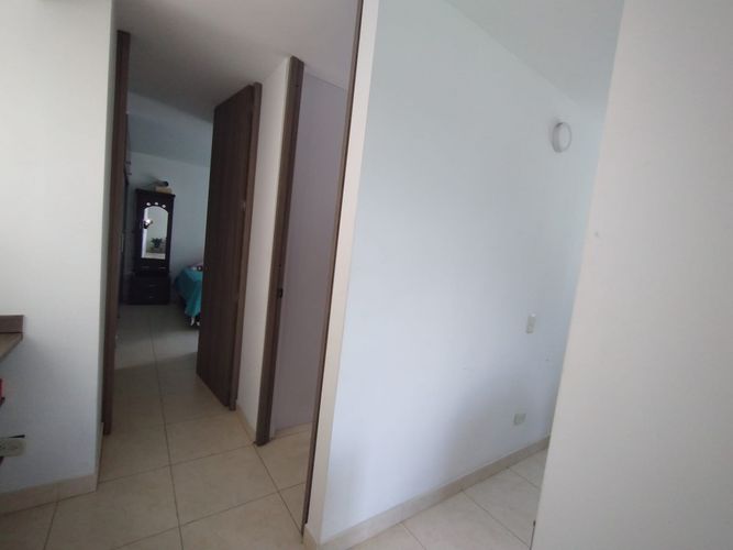 Apartamento de 2 alcobas en venta en Cr. Los Naranjos, Jamundí, 63 m² · foto 8 de 14