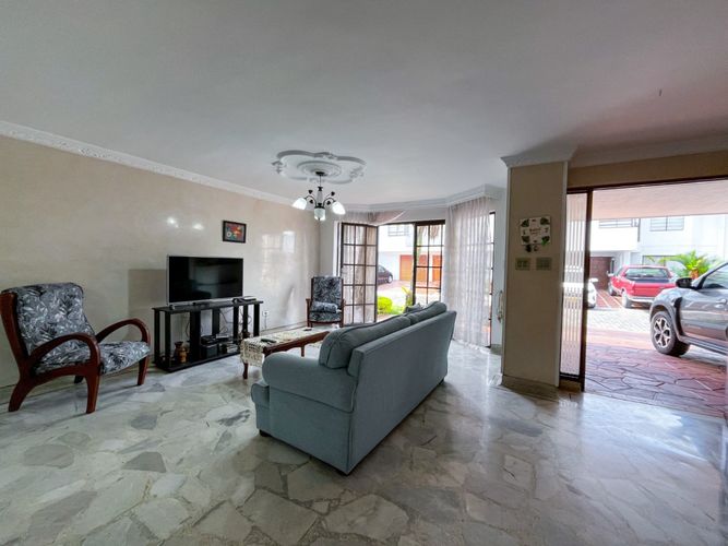 Casa en venta en El Refugio, Cali · foto 2 de 24