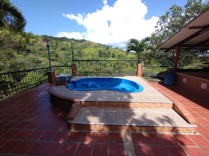Casa de 4 alcobas en venta en Villacarmelo, Cali, 450 m² · foto 9 de 23
