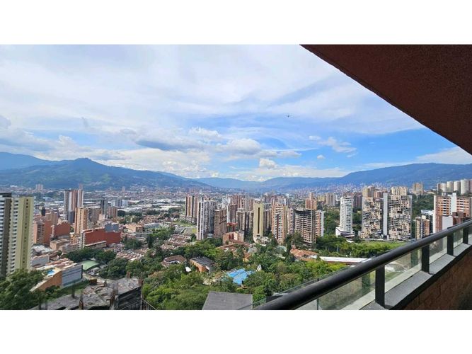 Apartamento de 3 alcobas en venta en Aves Maria, Sabaneta, 236 m² · foto 2 de 24