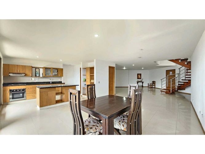 Apartamento de 3 alcobas en venta en Aves Maria, Sabaneta, 236 m² · foto 3 de 24