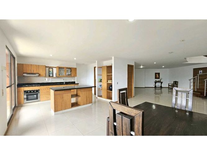 Apartamento de 3 alcobas en venta en Aves Maria, Sabaneta, 236 m² · foto 4 de 24