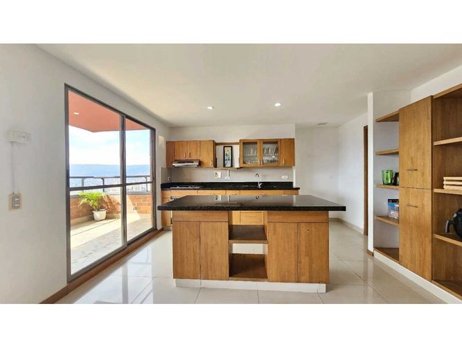 Apartamento de 3 alcobas en venta en Aves Maria, Sabaneta, 236 m² · foto 7 de 24