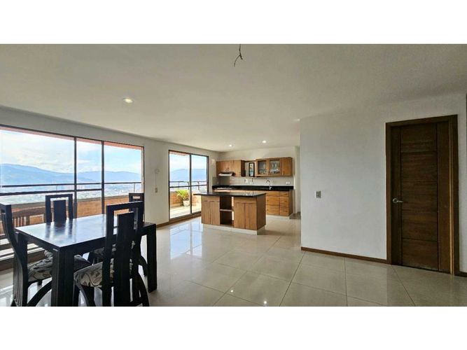Apartamento de 3 alcobas en venta en Aves Maria, Sabaneta, 236 m² · foto 8 de 24