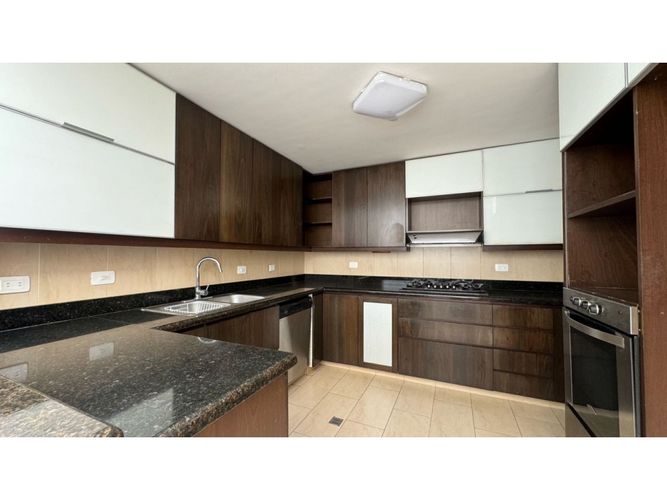 Casa de 3 alcobas en arriendo en San Lucas, Medellín, 272 m² · foto 6 de 24