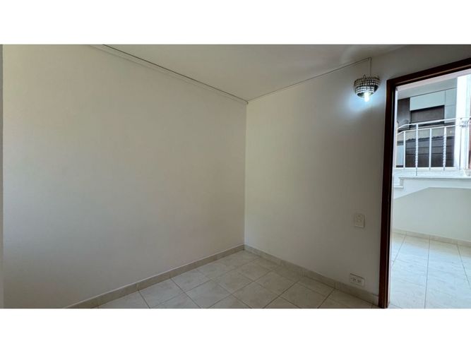 Casa de 3 alcobas en arriendo en San Lucas, Medellín, 272 m² · foto 7 de 24
