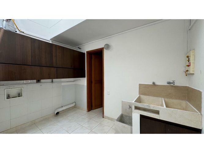 Casa de 3 alcobas en arriendo en San Lucas, Medellín, 272 m² · foto 10 de 24