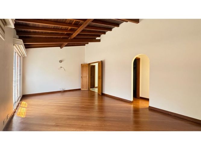 Casa de 3 alcobas en arriendo en San Lucas, Medellín, 272 m² · foto 11 de 24