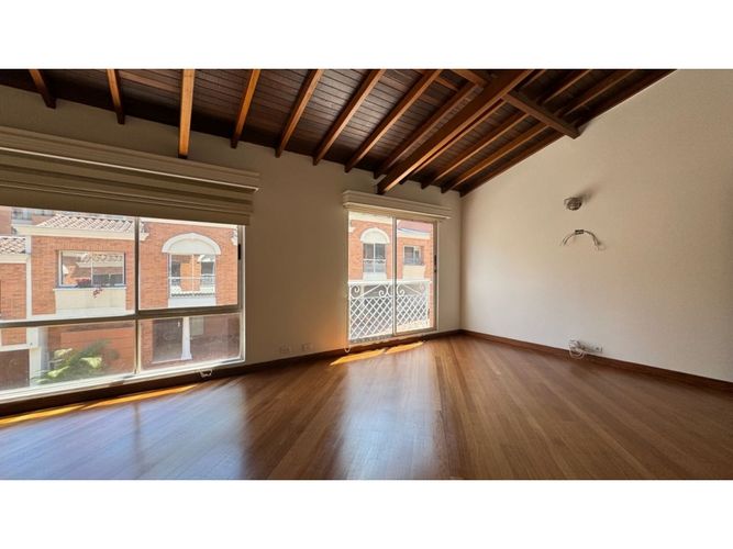 Casa de 3 alcobas en arriendo en San Lucas, Medellín, 272 m² · foto 12 de 24